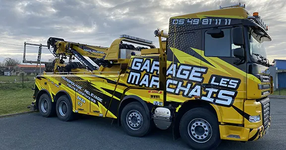 entreprise5 Réalisation d'un covering total sur une dépanneuse pour le garage les marchais à Mauléon par SV Graphic